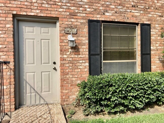 Photo - 1300 Speight Ave