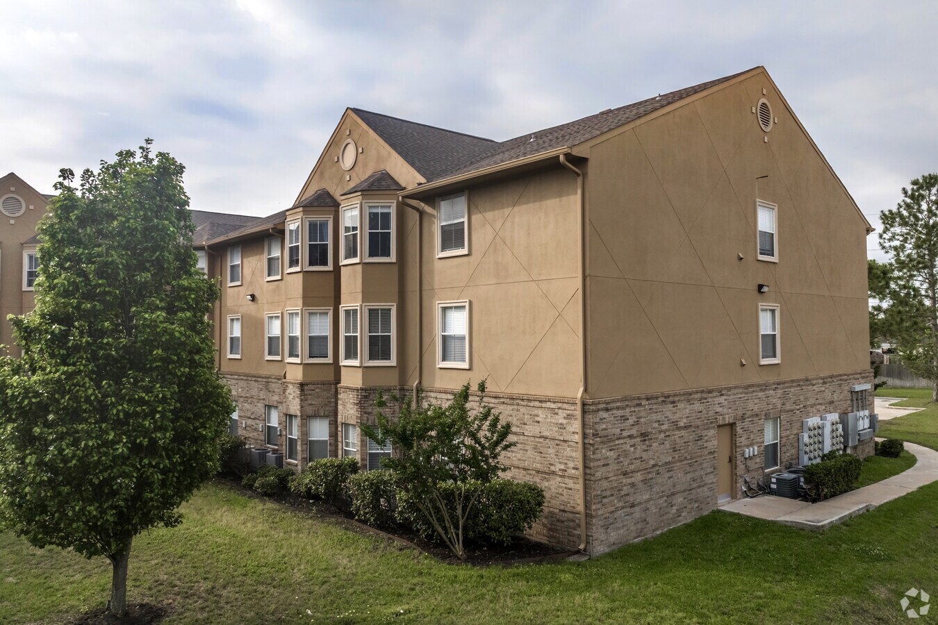 Alternate Building Photo - West Oaks Terrace