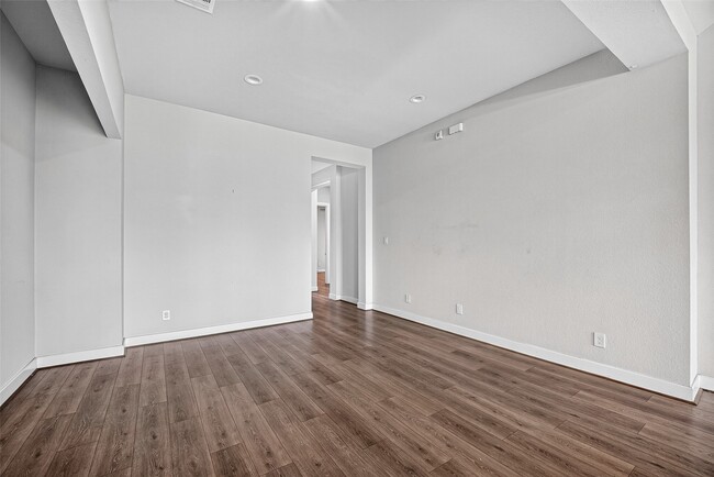 Photo - 2600 Golden Palms Ln
