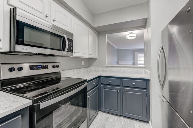 Building Photo - 6406 Ferris Dr Unit 21