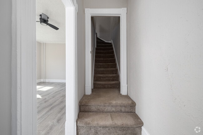 3BR, 1BA - 1,050SF - Unit Entrance