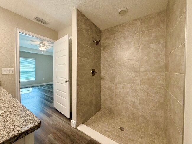 Photo - 210 Marion Oaks Ln