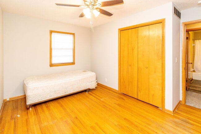 Photo - 3605 S Rock Quarry Rd Unit Apt B