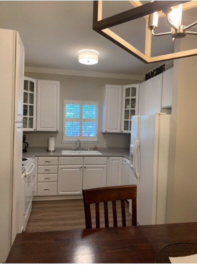 Fully Furnished Condo - 2721 Linmar Ave - Fully Furnished Condo - 2721 Linmar Ave