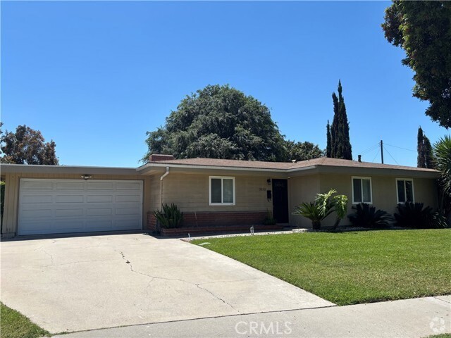Building Photo - 2032 E Fern Dr Rental