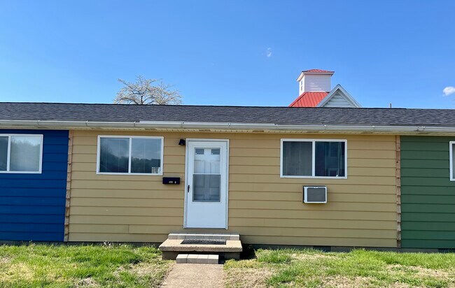 Building Photo - 400 W 7th St Unit Appt B