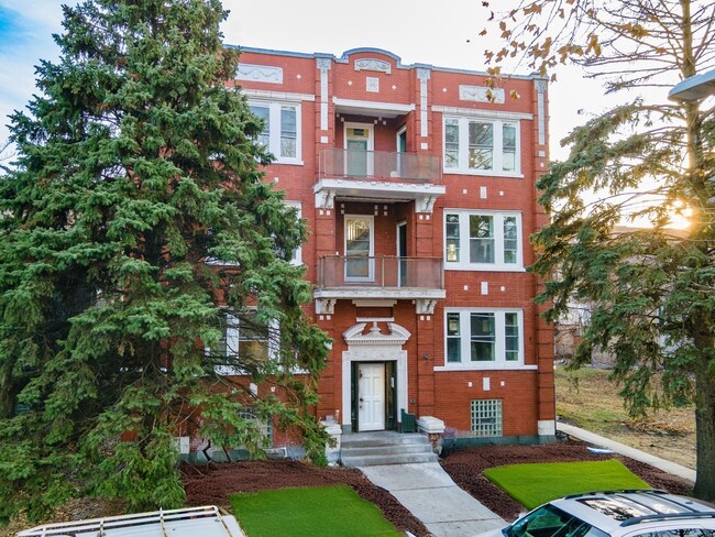 Building Photo - 651 E Groveland Park Unit 3W Rental