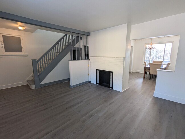 Photo - Cozy 2 Bedroom House on quiet street (Mars...