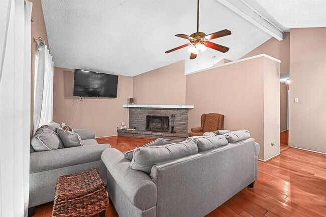 8829 Carousel Ln
