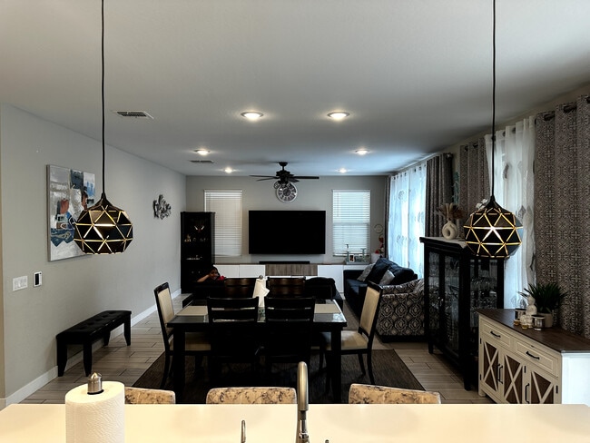 Photo - 1321 W Coyote Dr