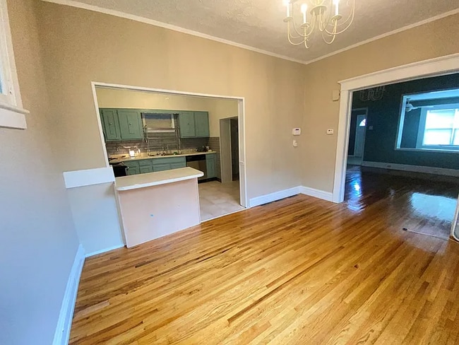 Photo - 42 W 6th Ave