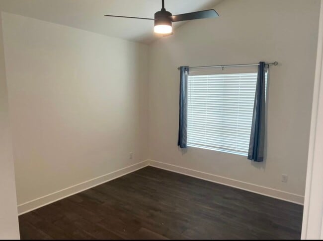 Photo - 104-106 Oakwood Ct Unit 106 Oakwood Ct