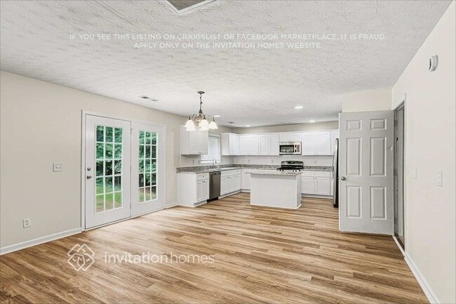 Photo - 414 Waterbury Way