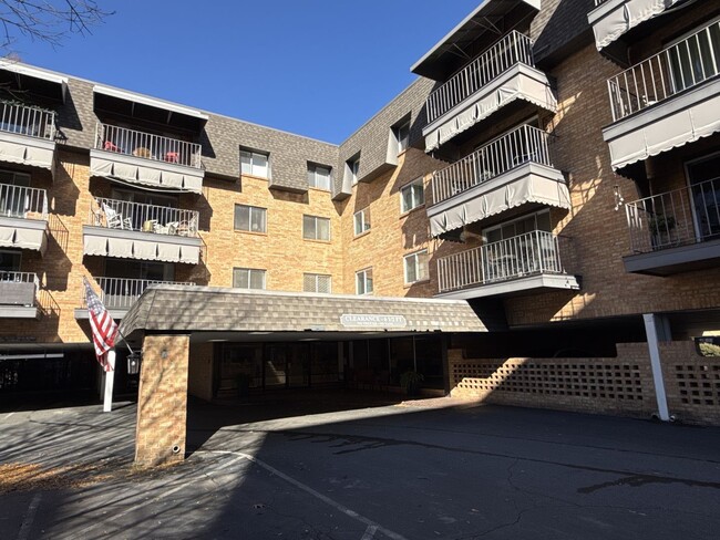 Come see this great condo in Myers Park in... - Come see this great condo in Myers Park in...