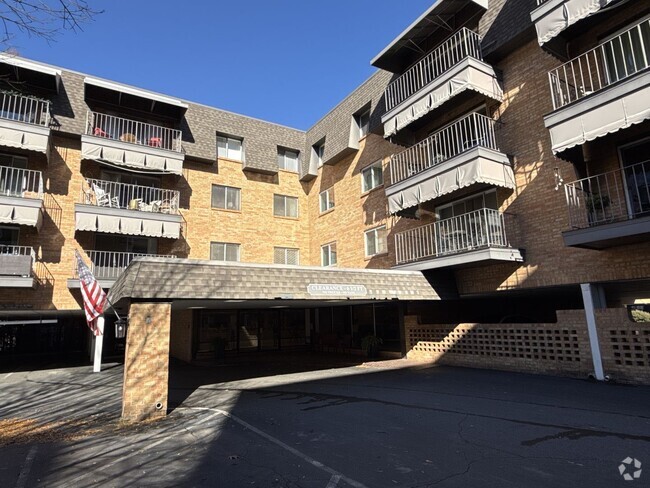 Building Photo - Come see this great condo in Myers Park in...