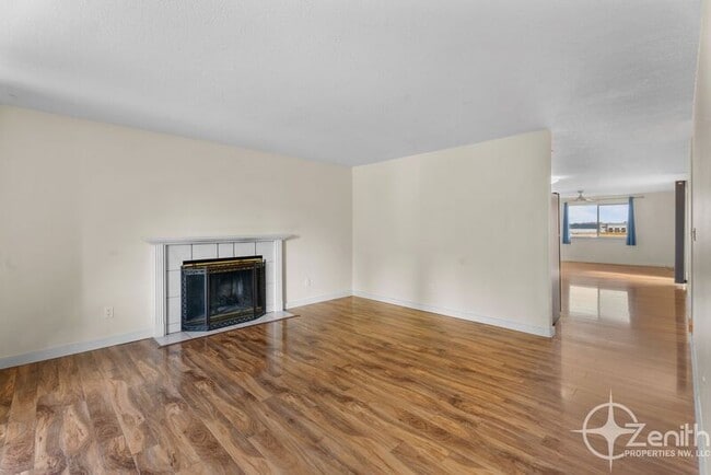 Photo - 16004 NE 47th St