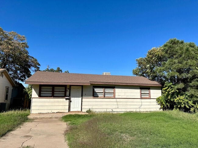 Building Photo - Available August 15th Rental