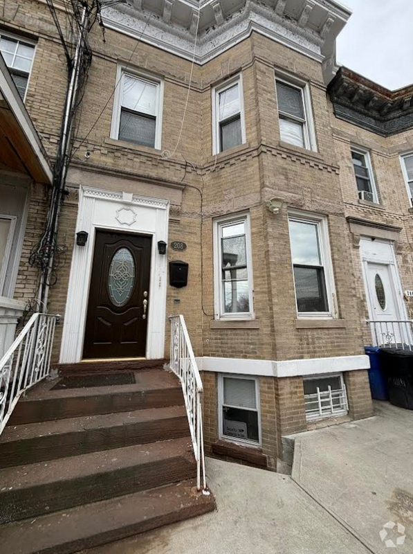 Building Photo - 208 Eldert Ln Unit 208 eldert lane Rental