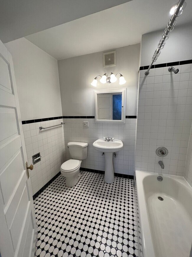 Photo - 3614 N. Paulina-3614-G Unidad 3614-G