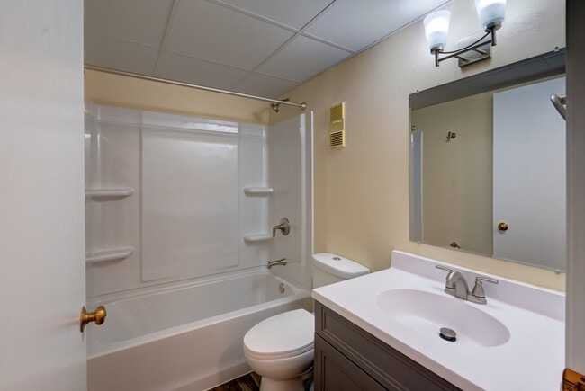 Photo - Wingra West Apartments