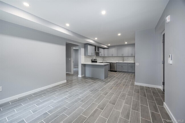 126 Innis Ave Unit 1-1