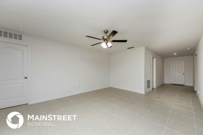 Photo - 1467 Swan Lake Cir