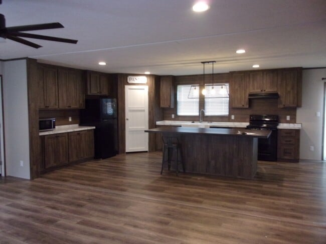 Photo - 811 Sitton Rd