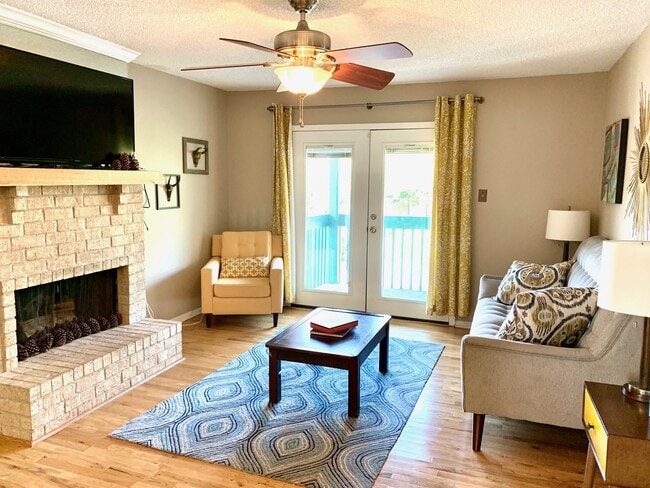 Building Photo - 1516 Bay Area Blvd Unit S10 Rental