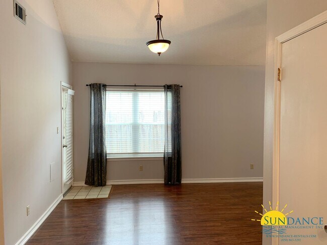Photo - Beautiful Two Bedroom with Converted Garage in FWB!
