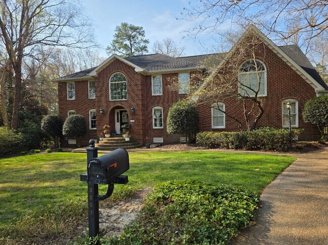 Building Photo - Middle Plantation