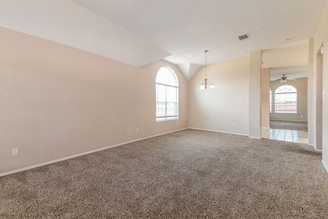 Photo - 1110 Pin Oak Ln