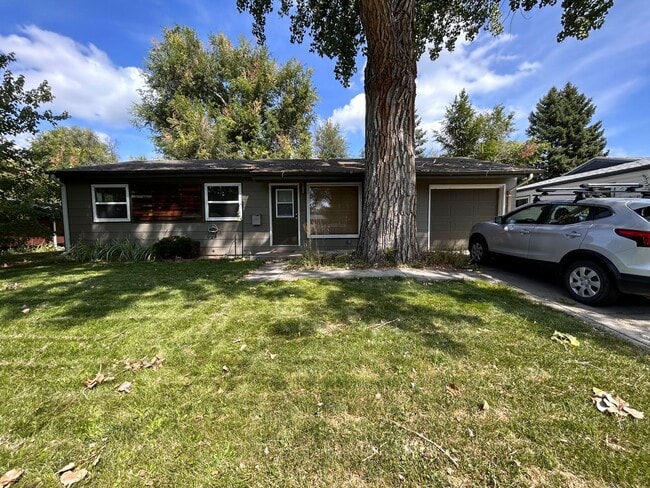 Building Photo - $0 DEPOSIT OPTION. CHARMING 3-BEDROOM HOME...