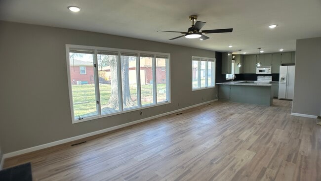 Photo - 205 Lakewood Dr