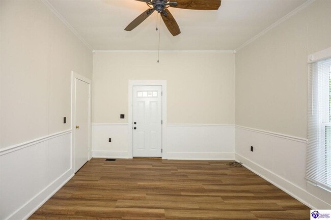 Photo - 203 W Warfield St