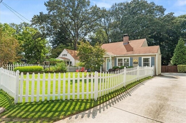 Photo - 259 Spence Ave SE