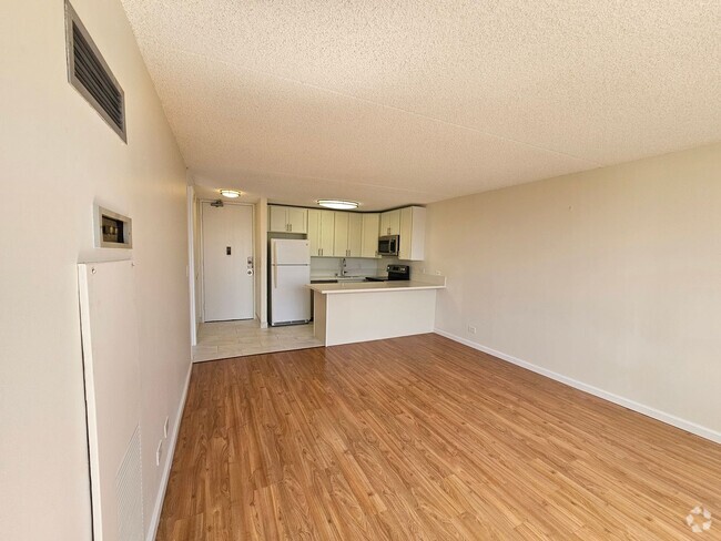 Building Photo - Condo with Lanai, Pool & Prime Location Unit 2002