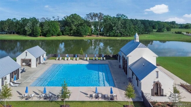 Photo - 4648 Broadwick St