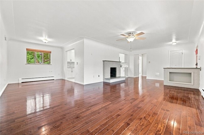Photo - 1631 Xanthia St