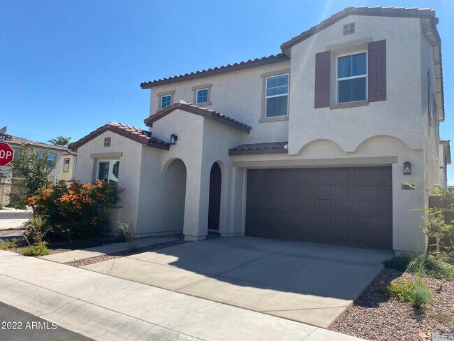 Photo - 823 W Gail Dr
