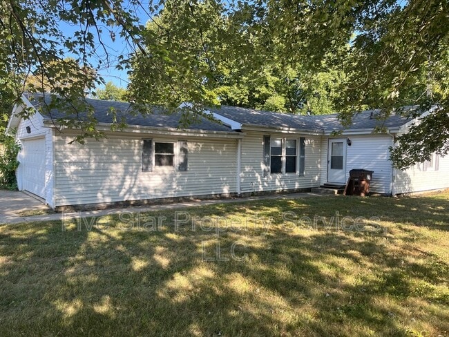 Building Photo - 402 N Iris Dr Rental