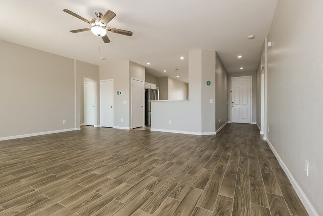 Photo - 709 E Whyman Ave