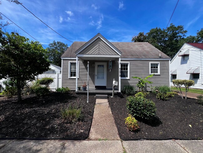 Adorable Cape Cod in Norfolks Norview Heights - Adorable Cape Cod in Norfolks Norview Heights Casa