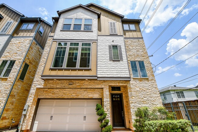 Photo - 818 Yale St