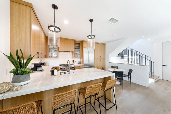 Photo - 715 Narcissus, 2