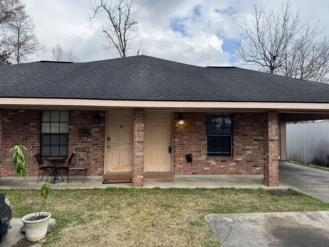 Building Photo - 6 Rosewood Pl