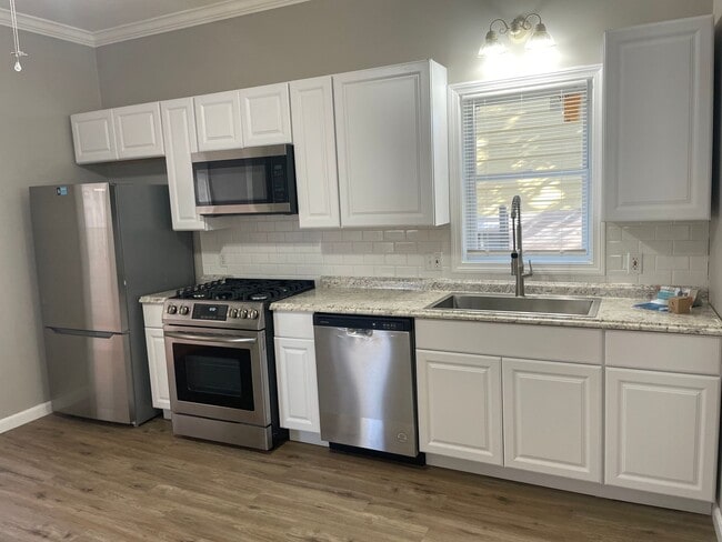 Building Photo - 128 Penn St Unit 1