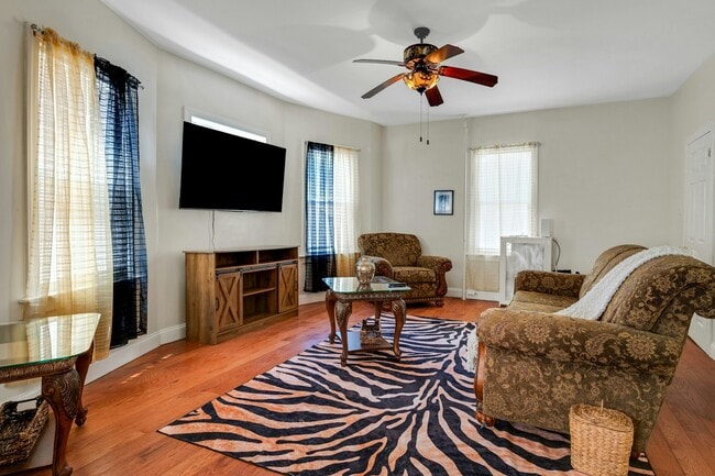 Photo - 127 S Burnett St