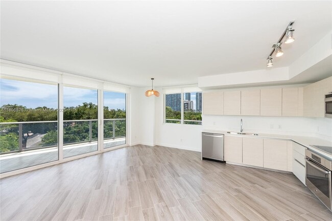 Building Photo - 4250 Biscayne Blvd Unit 501 Rental