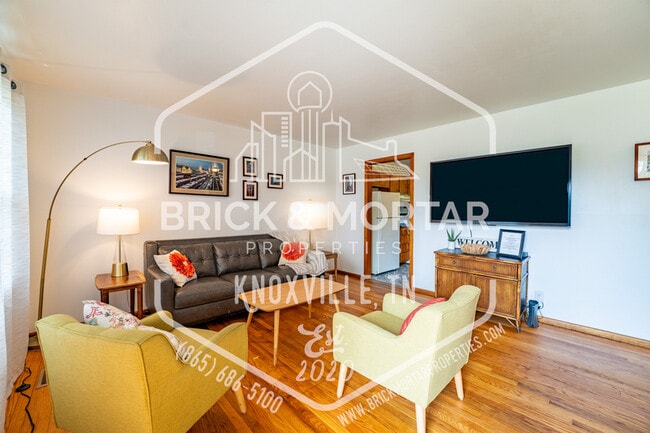 Photo - 2407 Holbrook Dr