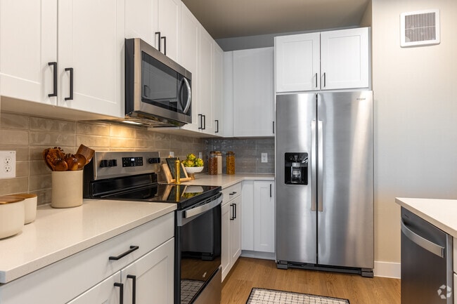 1BR, 1BA - 759SF - Kitchen - The Storey
